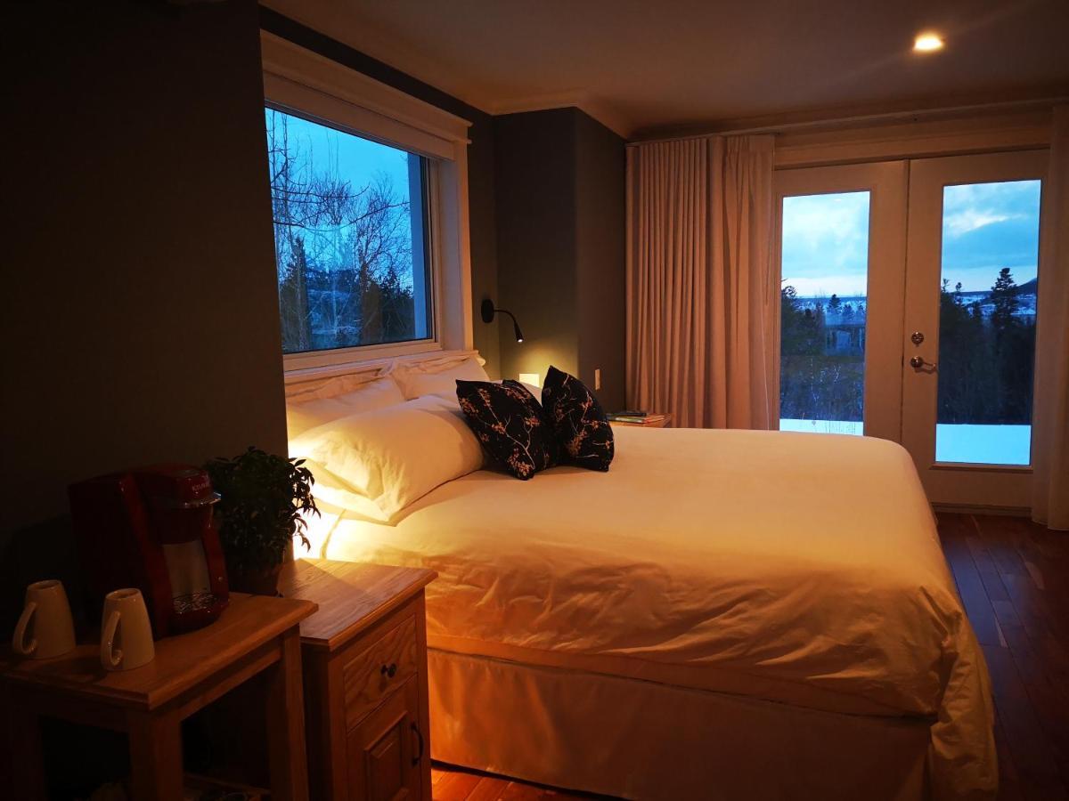 Au Cachalot Cache Le Gite Hotel Tadoussac Exterior photo