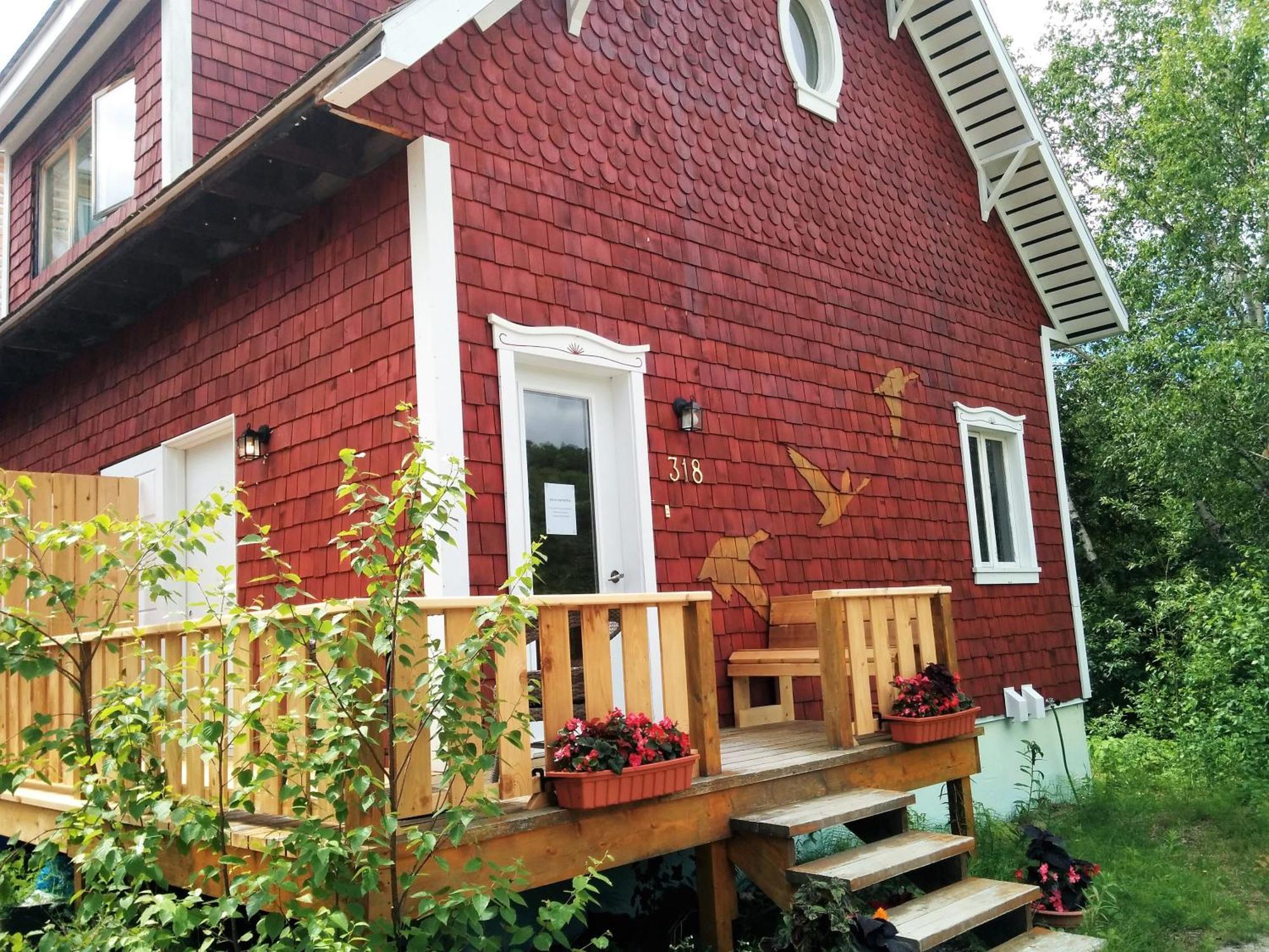 Au Cachalot Cache Le Gite Hotel Tadoussac Exterior photo