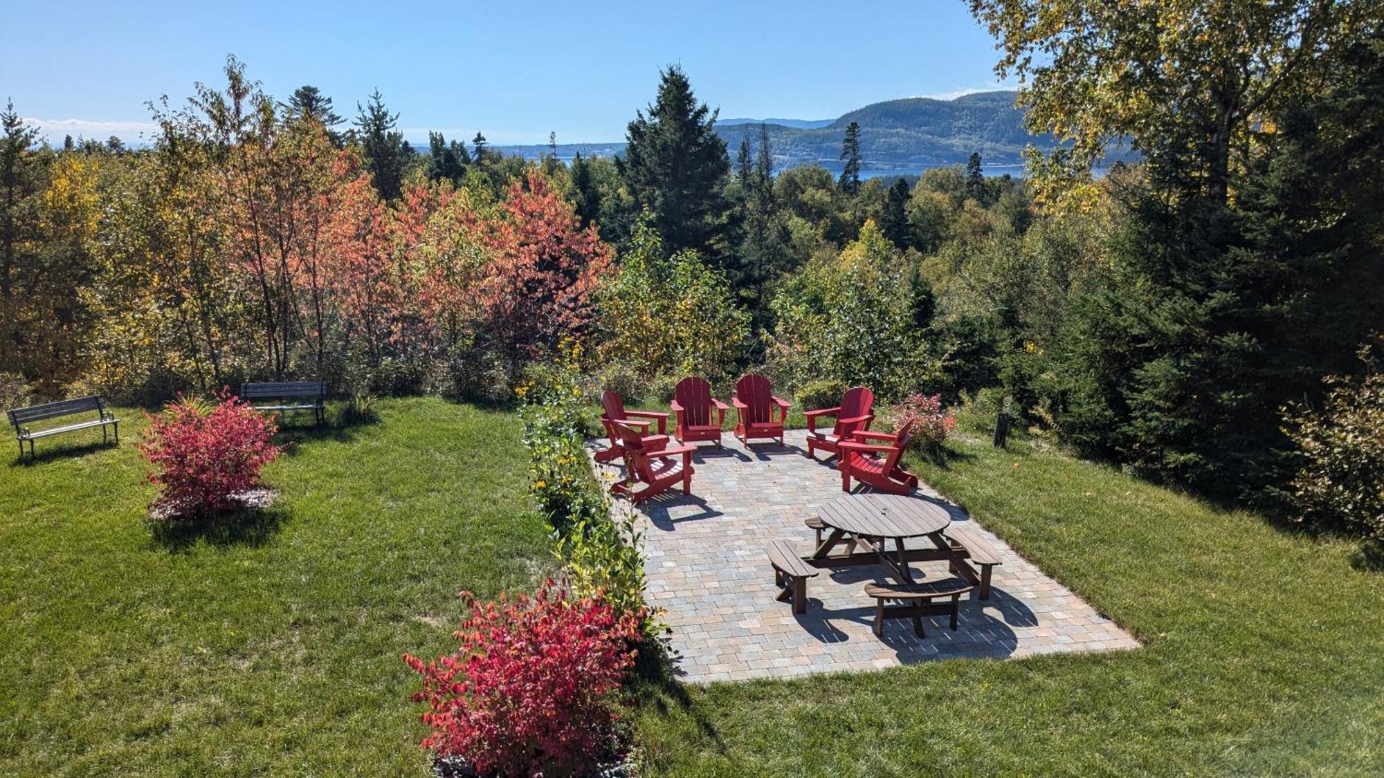 Au Cachalot Cache Le Gite Hotel Tadoussac Exterior photo